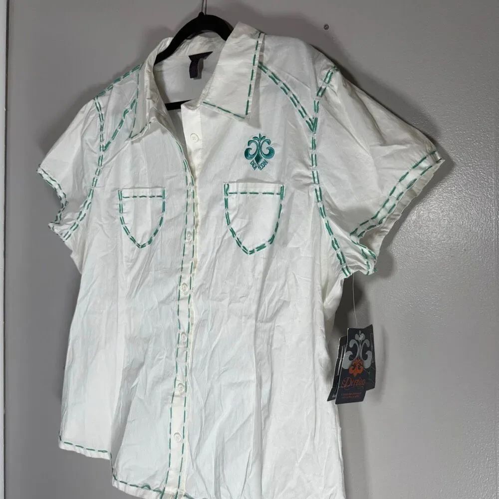 NWT Dereon White Button-Up w/ Teal Contrast Stitching Shirt